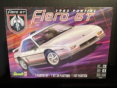 REVELL 14573 1985 PONTIAC FIERO GT MODEL KIT-NIB-1:24 SCALE