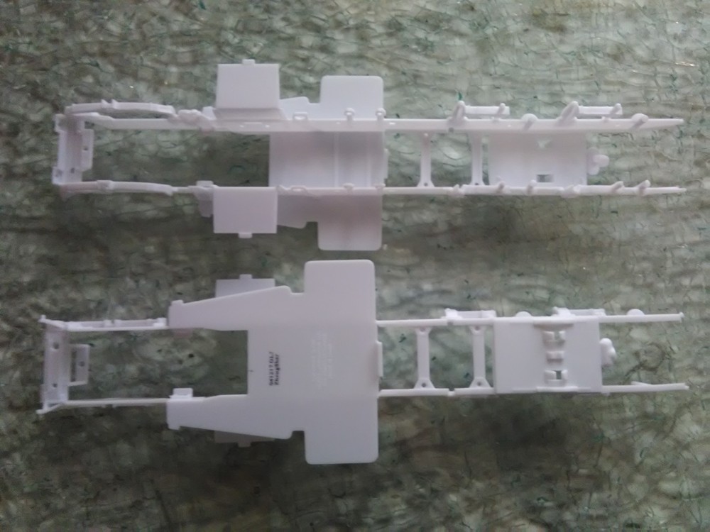 Frame Lot of 2 Peterbilt 359 Rig Semi 1/25 Truck Bare Chassis Big Tractor Model