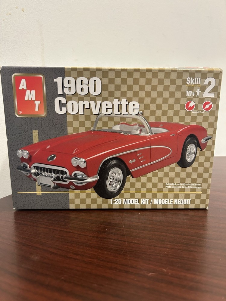 AMT 1960 Corvette 1/25 Scale Kit #31910