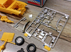 Monogram 1970 Boss 302 Mustang 1:24 scale Model kit opned box no directions