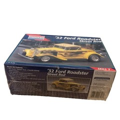 Monogram 1932 Ford Roadster Street Rod Car Model Kit 1:24 Scale New Sealed