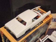 AMT 1969 Ford Thunderbird HT 1/25 Scale Model Kit – Nice Unbuilt Kit, Fair Box
