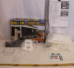 LINDBERG DODGE L-700 WITH BOX TRAILER SEMI TRUCK MODEL KIT 1:25 73071 NEW IN BOX