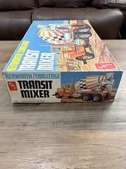 AMT Kenworth/Challenge Transit Mixer Truck 1/25 Plastic Model Kit T559