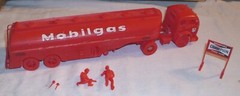 REVELL WHITE FRUEHAUF MOBIL GAS TRUCK BUILT UP MODEL KIT H-1402 1950s