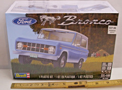 REVELL FORD BRONCO 4X4 MODEL KIT 85-4320 1:25 SEALED
