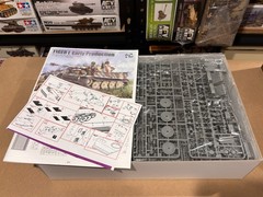 Border BT-010 1/35 TIGER I EARLY PRODUCTION SD.KFZ.181 Model Kit Tank