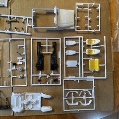 Revell JEEP WRANGLER RUBICON 1:25 Scale Plastic Model Kit 85-4501 Used Started