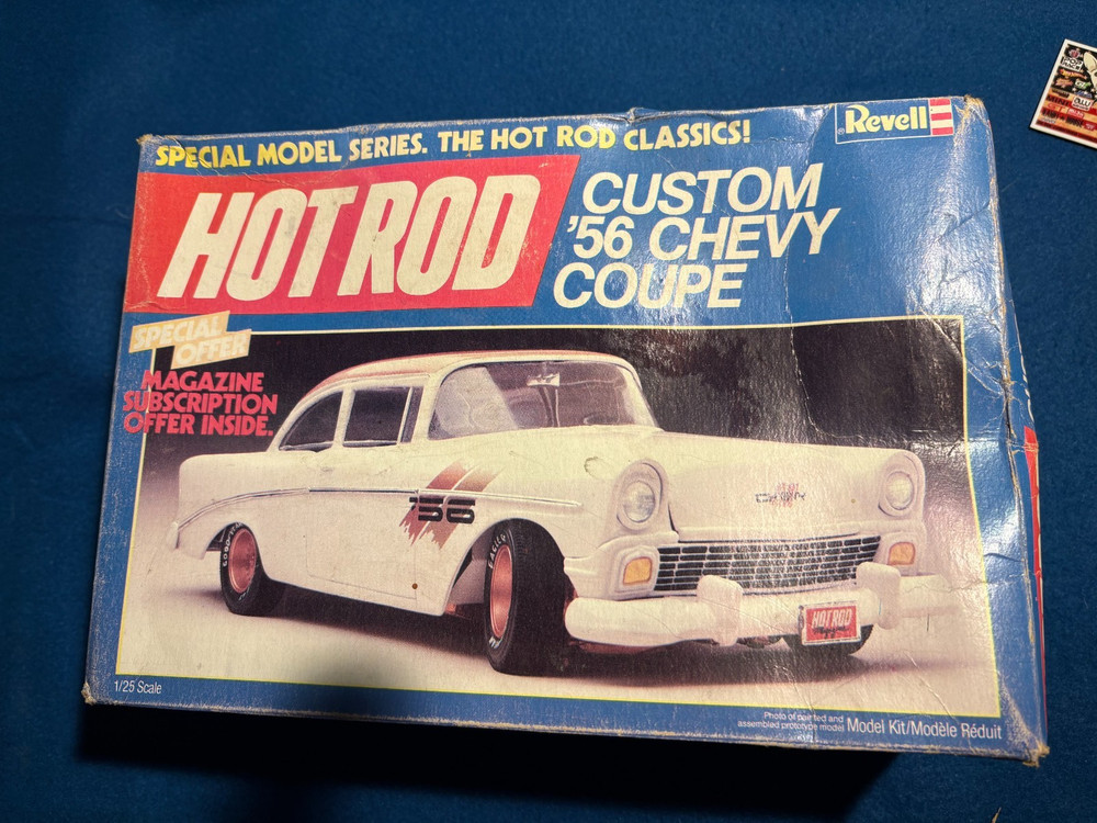 1/25 REVELL CUSTOM 1956 CHEVROLET COUPE SEDAN MODEL KIT OPEN B4