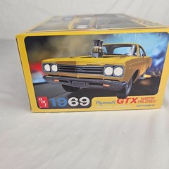 AMT Plymouth GTX Hardtop Pro Street 1/25 Scale Plastic Model Kit