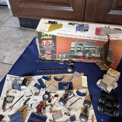 AMT Semi Trucks – Trailers 1/43 Model Kit Lot Tone of Pieces