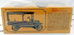 1:25 Scale 1923 Ford Model T Depot Hack Plastic Model Kit – AMT #1237/12