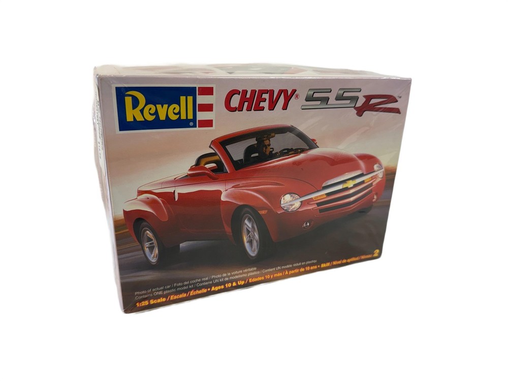 Revell Chevy SSR 1:25 Scale Model Kit 85-7691