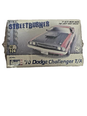 REVELL 1:24 SCALE ” 1970 DODGE CHALLENGER T/A ” PLASTIC MODEL KIT 85-2596