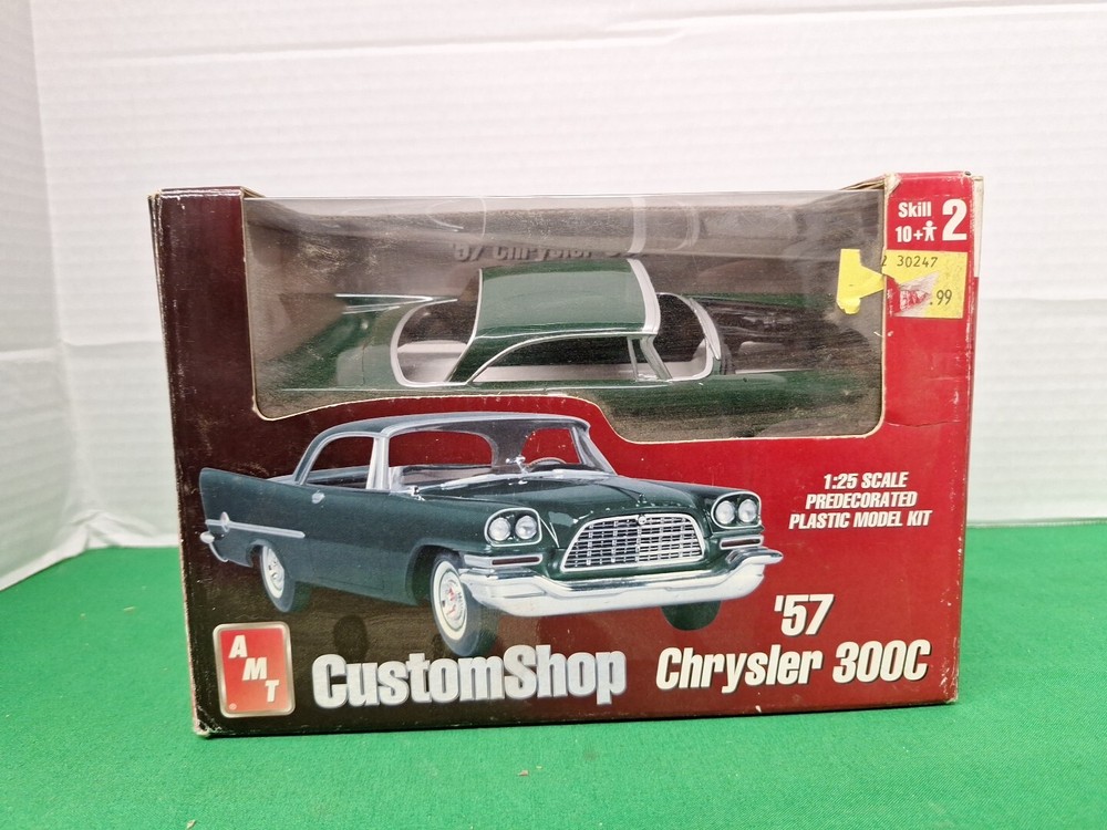 1/25 SCALE 1962 CHRYSLER 300 PRE-PAINTED JADE GREEN CUSTOM SHOP MODEL KIT
