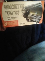MPC CORVETTE 56/57 BUD ANDERSON MODEL KIT 1/25TH BOXED 301-200