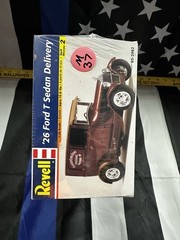 REVELL 85-2982 ’26 FORD T SEDAN DELIVERY 1/25 SCALE MODEL