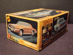 AMT 1969 Ford Thunderbird HT 1/25 Scale Model Kit – Nice Unbuilt Kit, Fair Box
