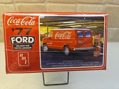 AMT ’77 Ford Coca-Cola Delivery Van W/Coke Accessories 1/25 !!Factory Sealed!!