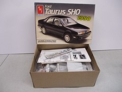 AMT 1990 Ford Taurus SHO 1/25