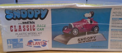 ATLANTIS #M6894 SNAP TOGETHER SNOOPY AND HIS CLASSIC RACE CAR NEW IN DAMAGED BOX
