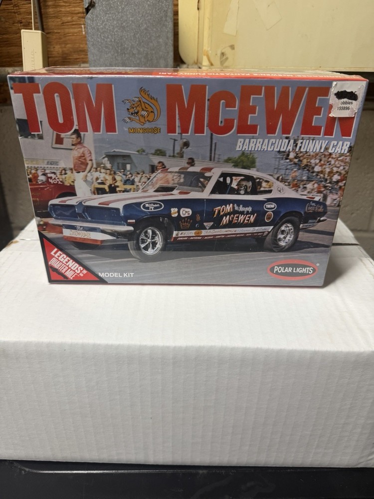 Polar Lights Tom McEwen Barracuda 1/25 Scale Plastic Model Kit Complete Drag Car