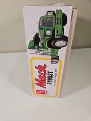 Vintage Original AMT 1/25 Scale Mack R685ST Semi Tractor Model Kit Model