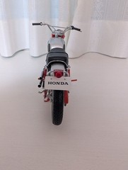 EBBRO 1/10 Honda CL72 Scrambler Red/Silver Finished