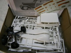 1/25 1932 FORD DAN FINK’S “SPEEDWAGON” MONOGRAM WHITE MODEL KIT-MIB