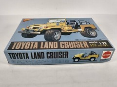 Toyota Land Cruiser 4×4 4 Wheel Drive Nichimo 1:20 Model Kit Sealed Parts Bags
