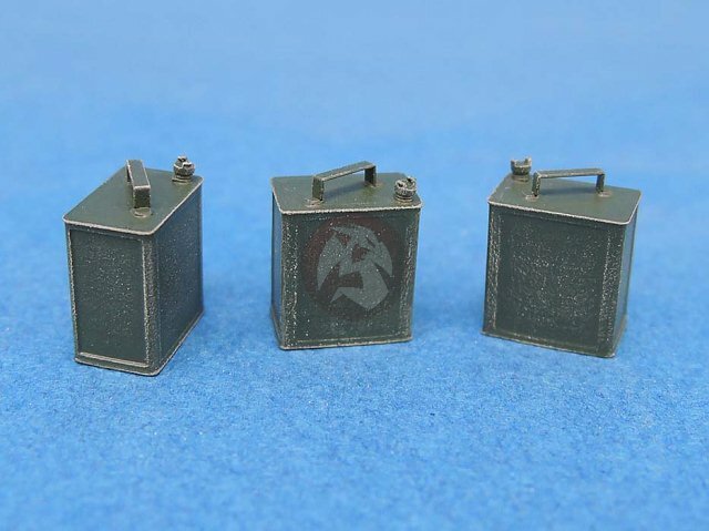 Legend 1/35 British 2 Imp Gallon Petrol / Fuel Canisters WWII (20 cans) LF1402