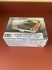 1:24 ‘70 DODGE CHALLENGER T/A 2’n1 Plastic Model Car Kit #85-2482 (Revell, 2016)