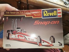 Revell Snap-on Top Fuel Dragster Doug Herbert 1:25 Model Kit Skill 3 SSX2199