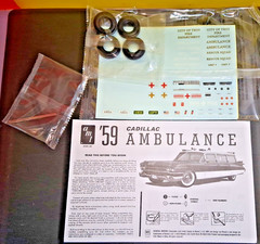 AMT 1959 Cadillac Ambulance w/Gurney 1/25 AMT1395 Plastics Car/Truck 1/24-1/25