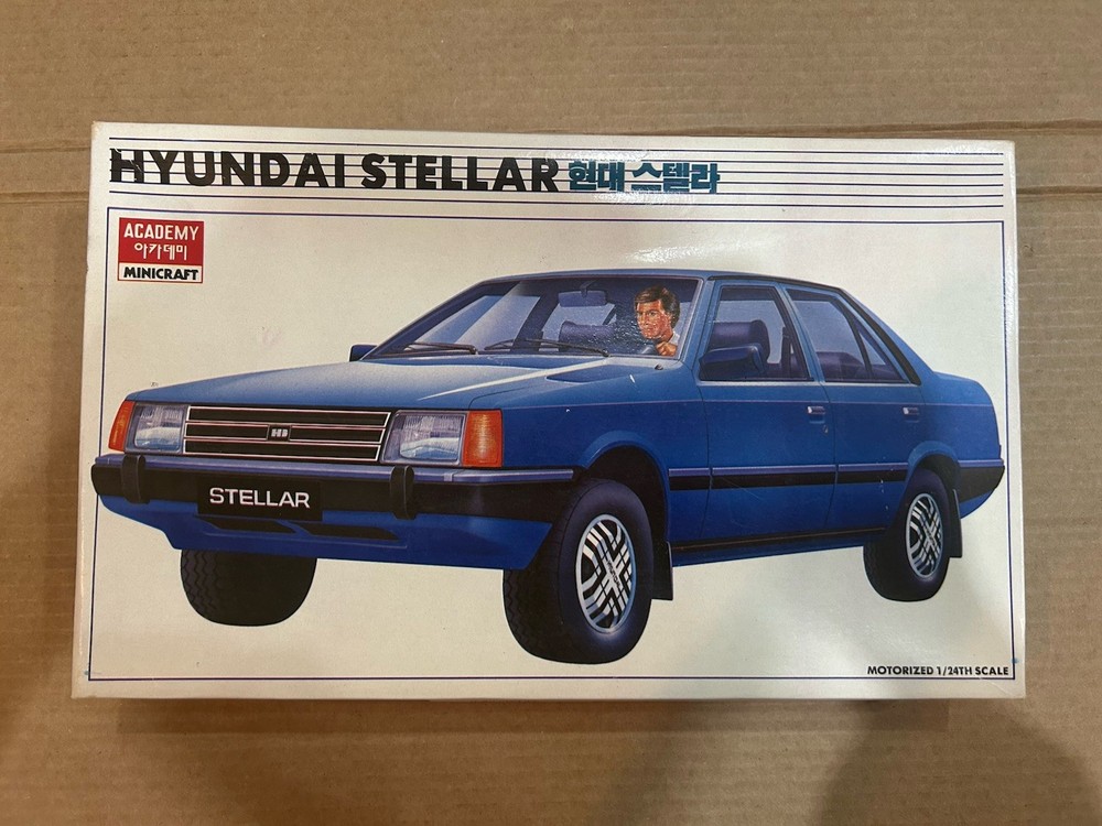 Academy 1/24 Hyundai Stellar – Open Box Sealed Bags New