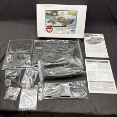 Tamiya 89735 1/35 U.S. Navy PBR 31 Mk.II Patrol Boat River Pibber with Submarine