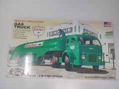Atlantis White-Fruehauf Vintage Gas Truck Model Kit, 1/48 as Sinclair or Army