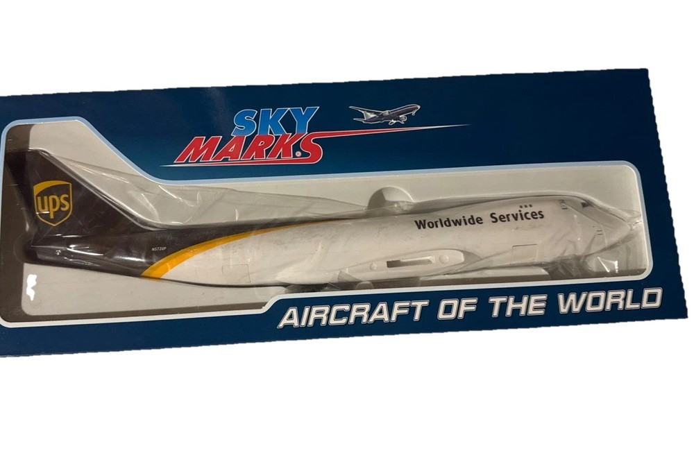 Skymarks Boeing 747-400F Aircraft UPS 1/200 Snap-Fit SKR1113