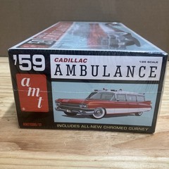 AMT 1395 1959 Cadillac Ambulanc w/ Gurney 1:25 Plastic Model Kit FACTORY SEALED