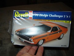 Revell 85-2596 Model kit 1970 Dodge Challenger 2n1 Factory Sealed 1/24 kit 1999