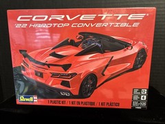 REVELL 14583 CORVETTE ‘22 HARDTOP CONVERTIBLE MODEL KIT-NIB-1:25 SCALE