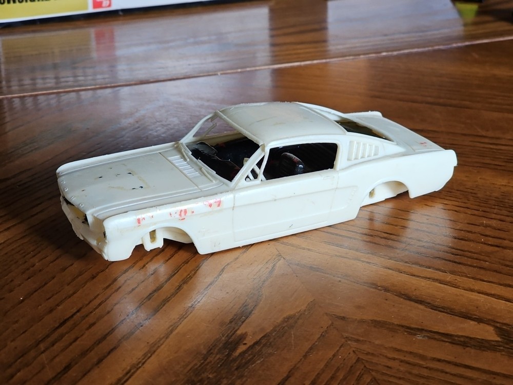AMT 1966 Ford Mustang Fastback 2+2 1/24 1/25 Body Interior 1305 Plastics Model