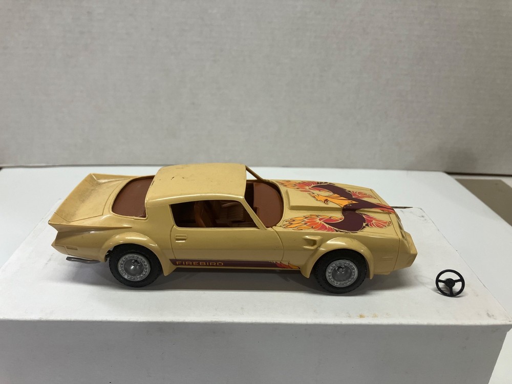 VINTAGE REVELL 1/25 SCALE JUNKYARD 1980’S FIREBIRD BUILT MODEL KIT