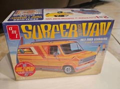 AMT 1229 1977 Ford Surfer Van – Orange