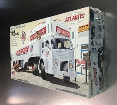 ATLANTIS WHITE-FRUEHAUF OREGON CHIEF GAS TRUCK MODEL KIT #H1029 – NISB – NICE!!