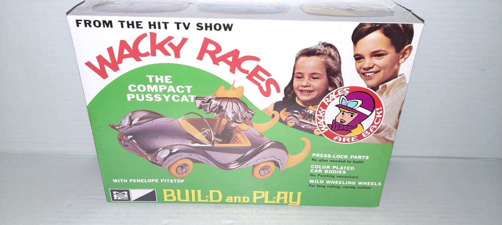 MPC Wacky Races The Compact Pussycat with Penelope Pitstop Press-Lock Model Kit