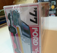 AMT 1977 Ford Cruising Van 1:25 Model Kit # AMT1108M/12 New Sealed