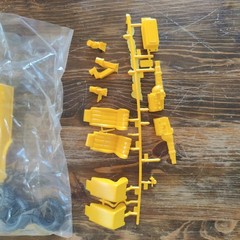 Lindberg Baywatch Lifeguard Truck 1:20 Yellow Model Kit Skill Level 2