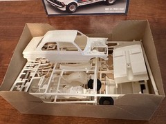 REVELL BMW 320i TURBO RALLY 1/25 Scale MODEL KIT 7213 – UNASSEMBLED