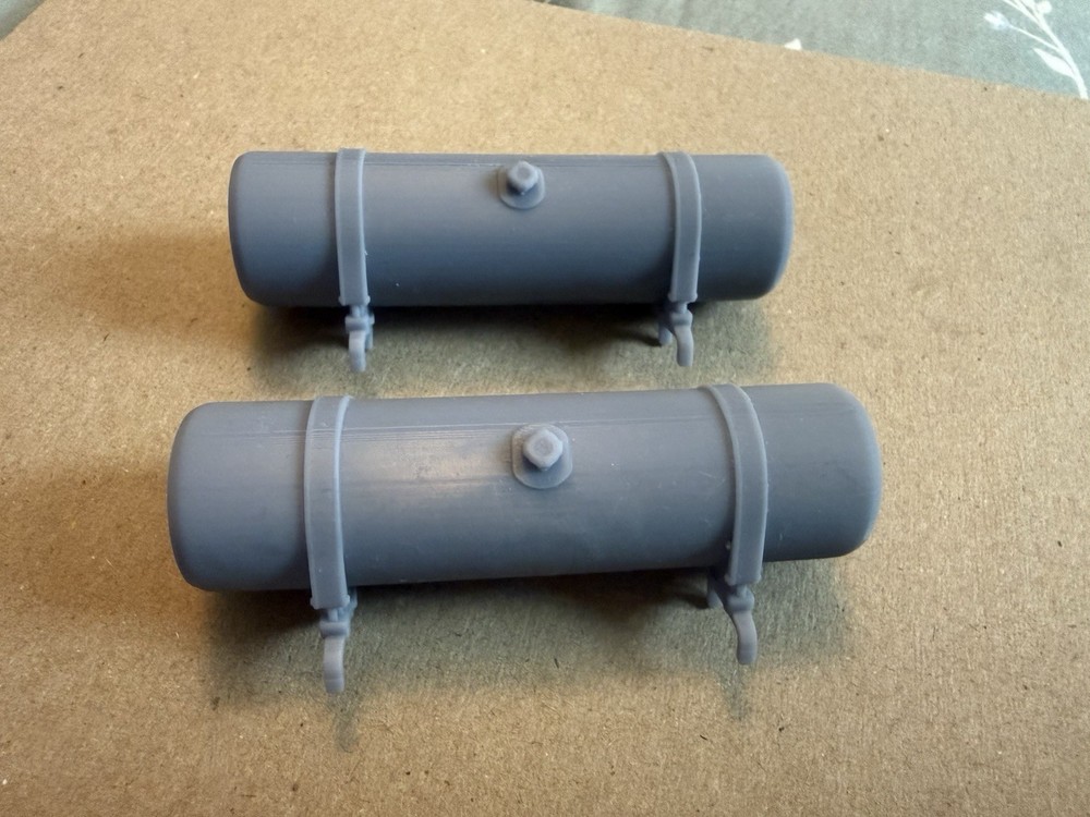 3D Printed 1/25 semi truck 140 Gallon Fuel Tanks